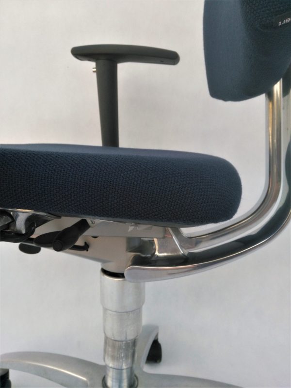 Krzesło obrotowe DRABERT , meble biurowe używane Frontline