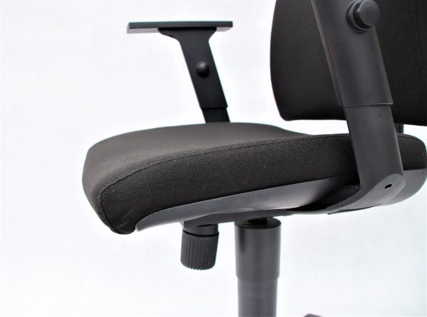 krzesło biurowe NowyStyl Intrata z zagłówkiem, meble biurowe używane
